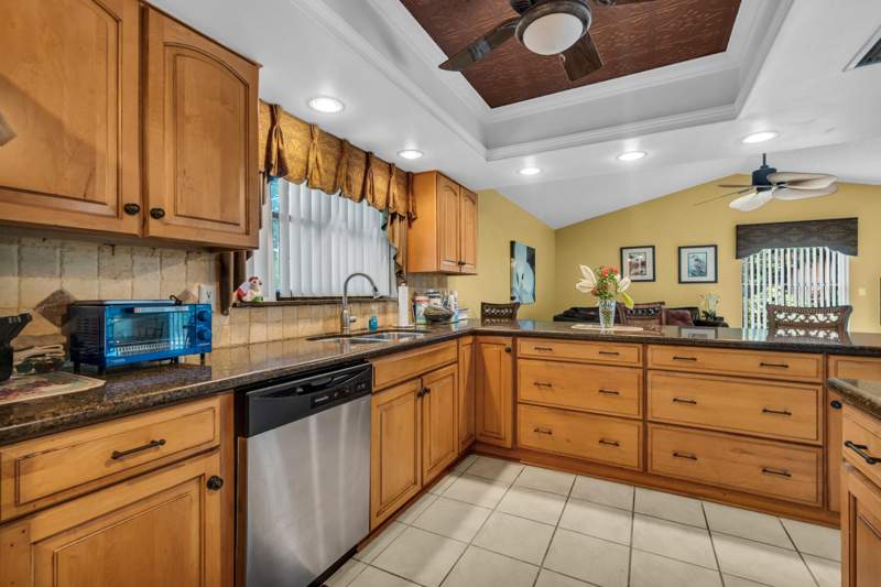 4 bedroom Single Family Residence at 3839 NW 72nd Drive, Crossings, Coral Springs — photo 5