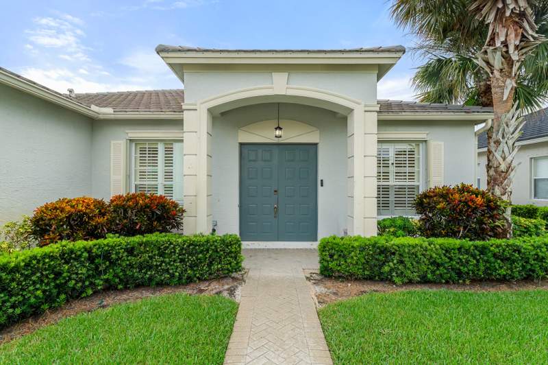 3 bedroom Single Family Residence at 531 SW Lake Manatee Way, Lakeforest At St Lucie West Phase 1, Port St. Lucie — photo 2