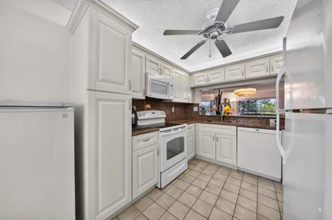 7348 N Devon Drive #203, Tamarac FL - photo 8 of 41