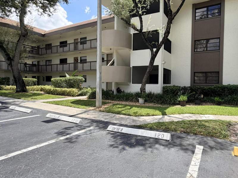 2 bedroom Condominium at 7625 NW 79th Avenue #Unit 107, Bonaire At Woodmont No 3, Tamarac — photo 2
