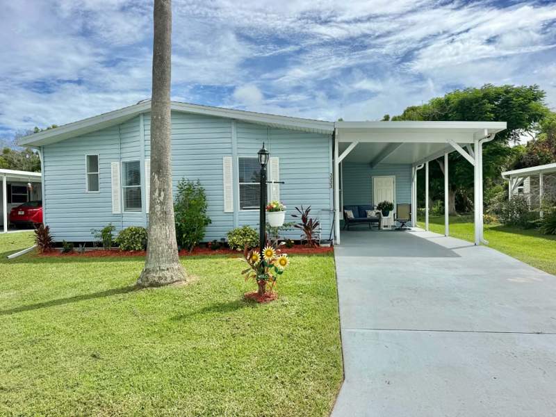 2 bedroom Mobile Home at 3333 Columbrina Circle, Savanna Club Plat III, Port St. Lucie — photo 2
