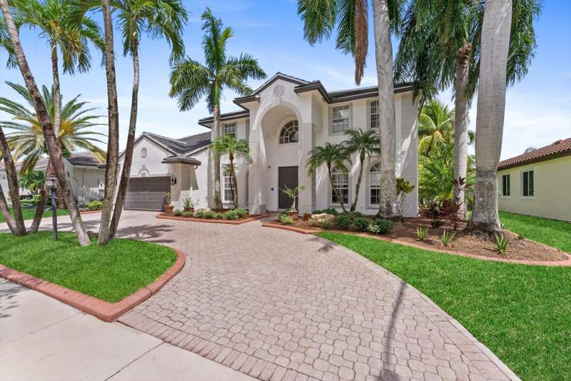 6 bedroom Single Family Residence at 16363 Segovia Circle, Stoneridge Lake Estates Plat, Pembroke Pines — photo 5