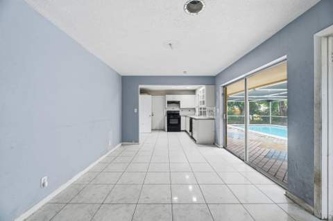 2700 NW 36th Avenue, Lauderdale Lakes FL - photo 10 of 31