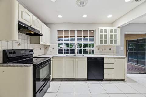 2700 NW 36th Avenue, Lauderdale Lakes FL - photo 12 of 31