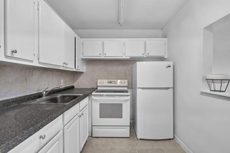 1 bedroom Condominium at 210 Canterbury J #1, Canterbury Condos, West Palm Beach — photo 2