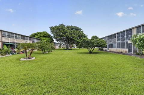 210 Canterbury J #1, West Palm Beach FL - photo 7 of 36