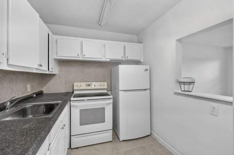210 Canterbury J #1, West Palm Beach FL - photo 9 of 36