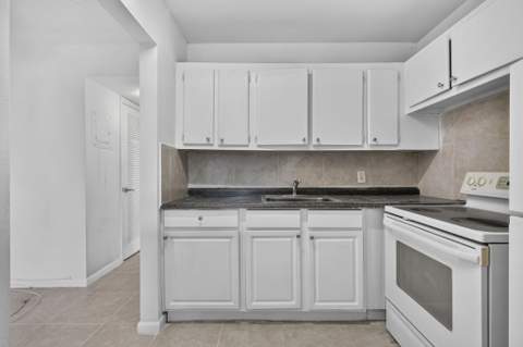 210 Canterbury J #1, West Palm Beach FL - photo 14 of 36