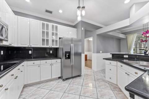 16363 Segovia Circle, Pembroke Pines FL - photo 17 of 65