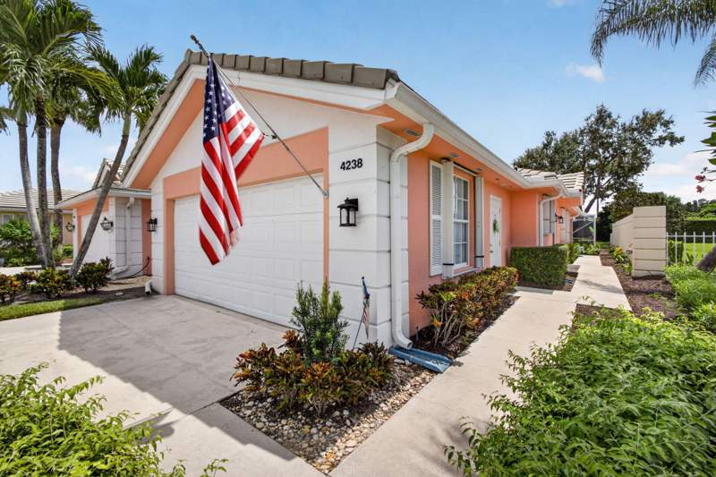 2 bedroom Townhouse at 4238 Royal Oak Drive, Garden Oaks South, Palm Beach Gardens — photo 3
