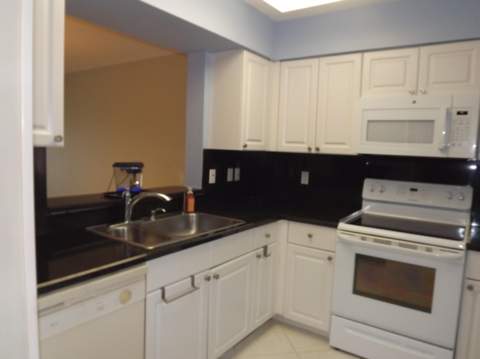 6112 Huntwick Terrace #205, Delray Beach FL - photo 7 of 33