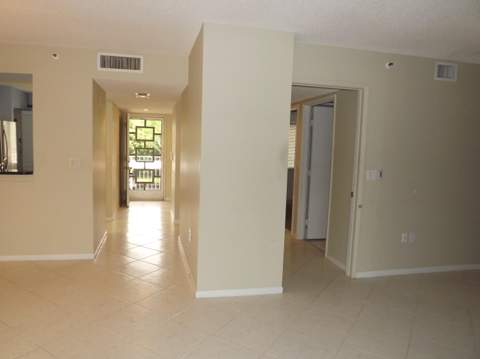 6112 Huntwick Terrace #205, Delray Beach FL - photo 9 of 33