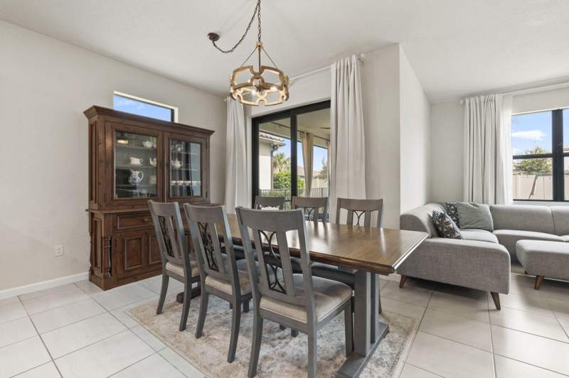 4 bedroom Single Family Residence at 535 SE Villandry Way, Veranda Gardens East Phase 4, Port St. Lucie — photo 4