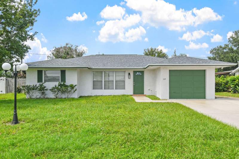 3 bedroom Single Family Residence at 722 SE Arton Lane, Port St Lucie Section 6, Port St. Lucie — photo 2