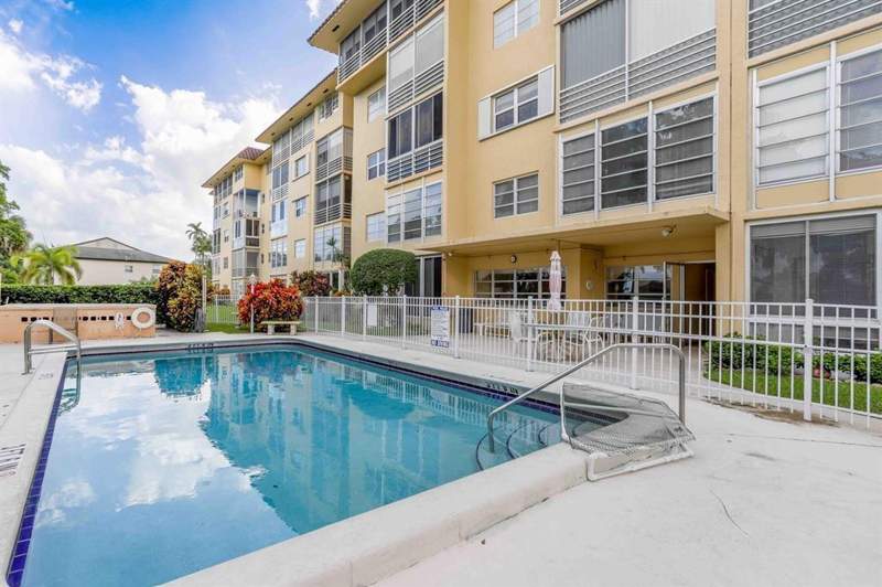 2 bedroom Condominium at 4100 Crystal Lake Drive #110, Crystal Lake Condo 4100, Deerfield Beach — photo 5