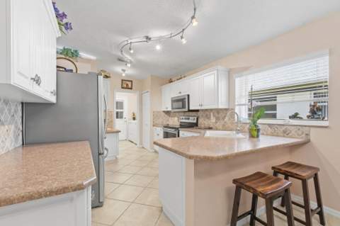 6156 Alexandria Circle, Fort Pierce FL - photo 7 of 28