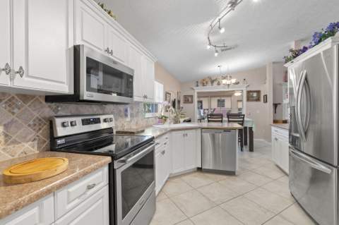 6156 Alexandria Circle, Fort Pierce FL - photo 8 of 28