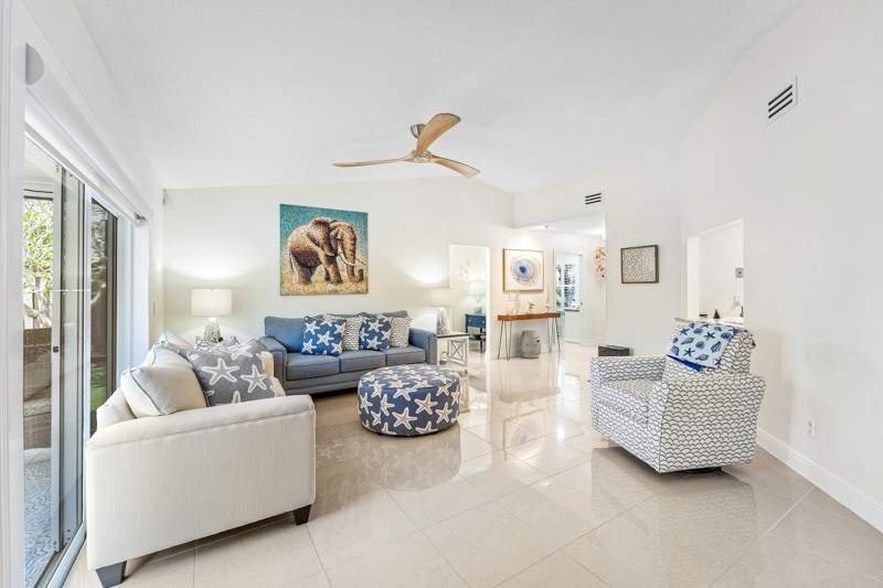 3 bedroom Single Family Residence at 140 Arrowhead Circle, Indian Creek Ph 1, Jupiter — photo 2