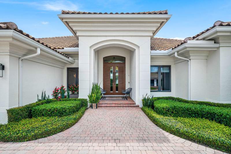 4 bedroom Single Family Residence at 2212 Acorn Palm Road, Royal Palm Yacht & Country Club, Boca Raton — photo 2