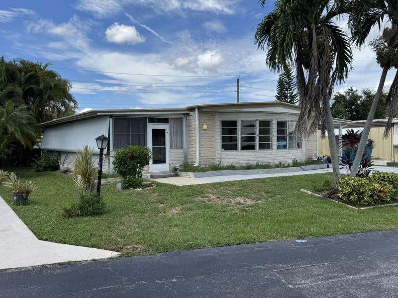 2 bedroom Manufactured Home at 8629 Crown Drive, Sea Meadows, Boynton Beach — photo 2