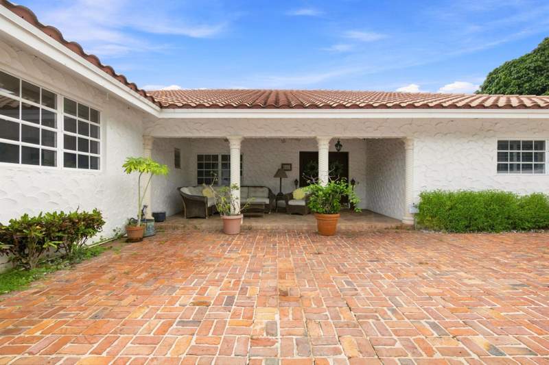 4 bedroom Single Family Residence at 4903 Woodlands Boulevard, Woodlands Sec Four, Tamarac — photo 5