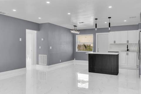 915 SW 3rd Street, Boynton Beach FL - photo 7 of 22