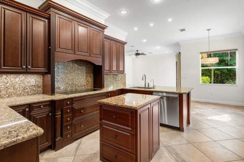 11939 Fox Hill Circle, Boynton Beach FL - photo 16 of 57