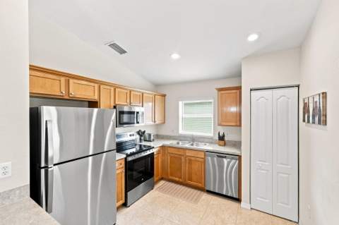 228 SW Lake Forest Way, Port St. Lucie FL - photo 8 of 38