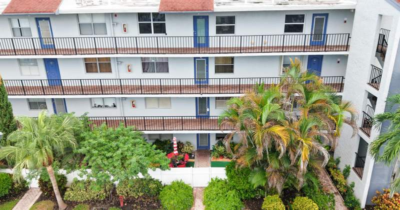 2 bedroom Condominium at 14723 Cumberland Drive #1070, Villages Of Oriole Deauville Condo, Delray Beach — photo 2