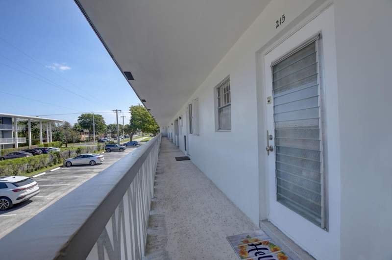 1 bedroom Condominium at 899 SE 2nd Avenue #215, Regis House Condo, Deerfield Beach — photo 2