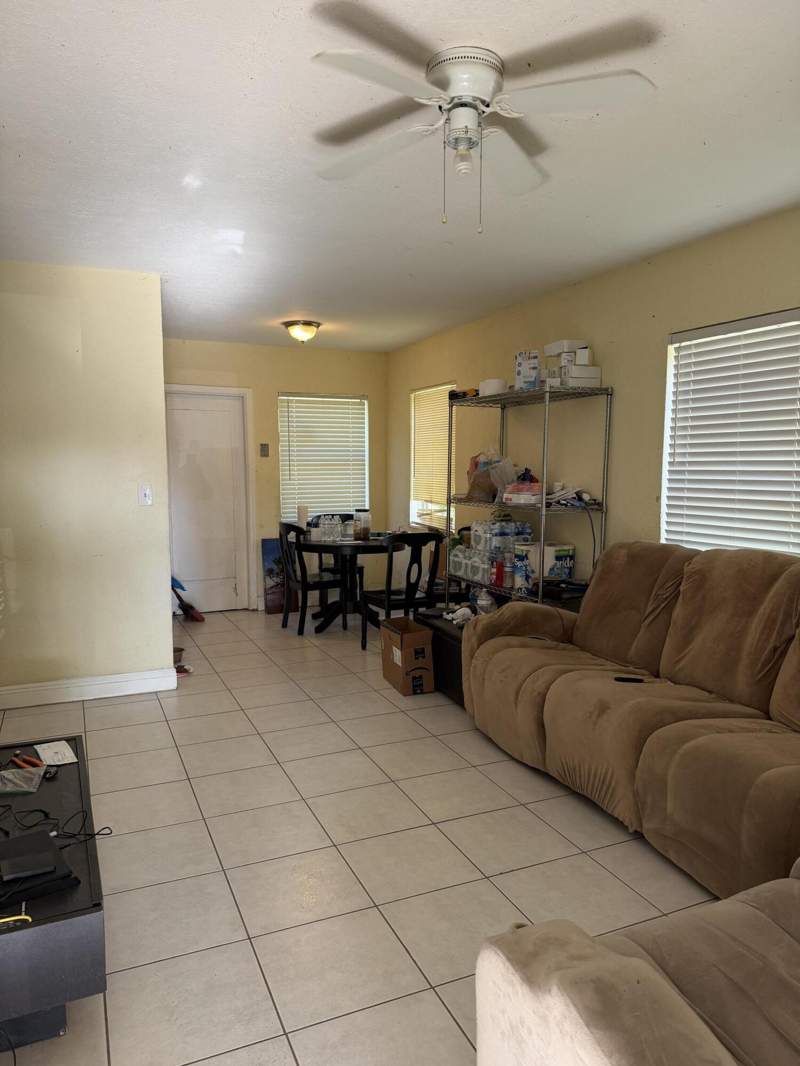 3 bedroom Single Family Residence at 429 SW 22nd Terrace, Woodland Park Amd Plat, Fort Lauderdale — photo 2