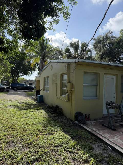 429 SW 22nd Terrace, Fort Lauderdale FL - photo 21 of 24