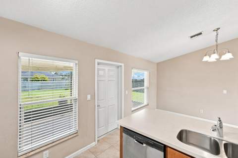 538 SW Prado Avenue, Port St. Lucie FL - photo 16 of 39