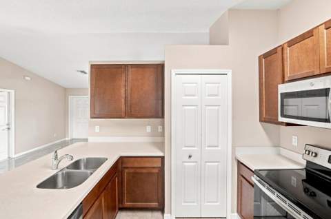 538 SW Prado Avenue, Port St. Lucie FL - photo 18 of 39