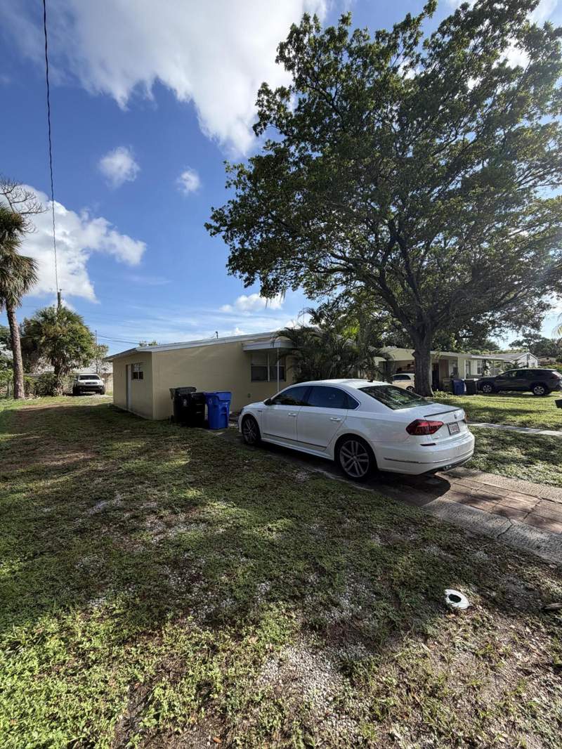 3 bedroom Single Family Residence at 2501 SW 3rd Street, Woodland Park Amd Plat, Fort Lauderdale — photo 2