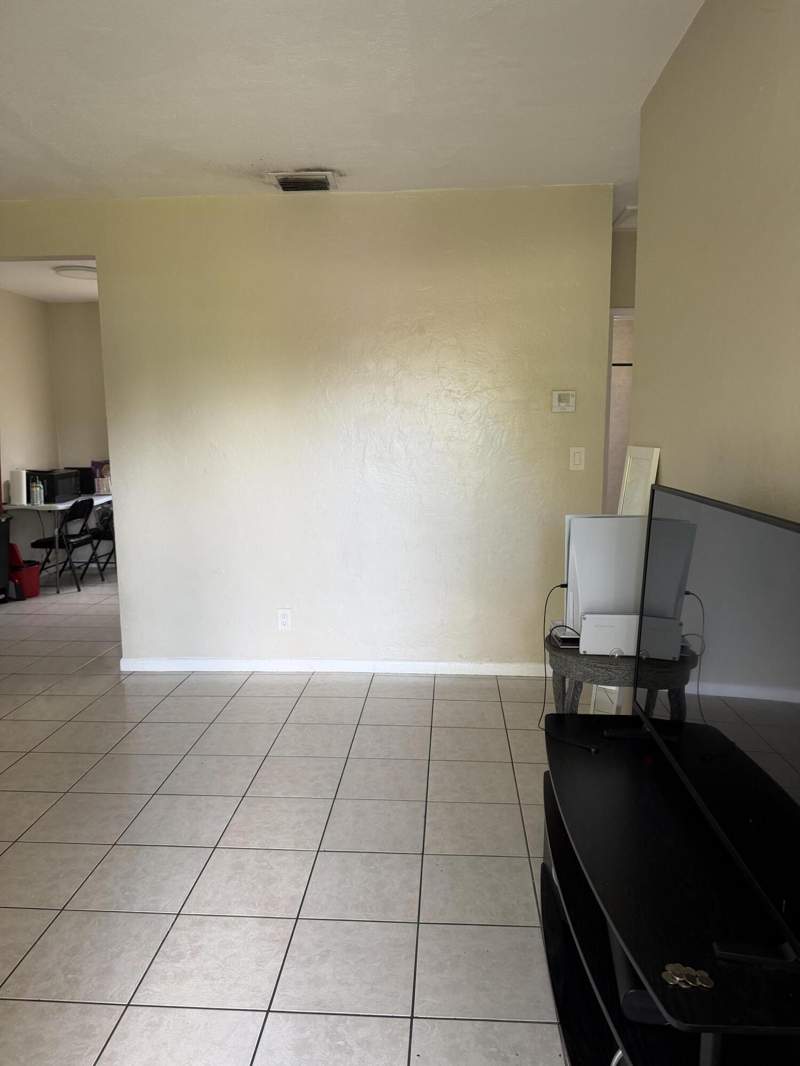 3 bedroom Single Family Residence at 2501 SW 3rd Street, Woodland Park Amd Plat, Fort Lauderdale — photo 3