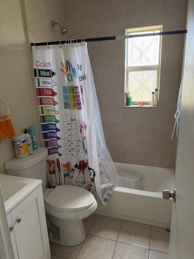 3 bedroom Single Family Residence at 2501 SW 3rd Street, Woodland Park Amd Plat, Fort Lauderdale — photo 5