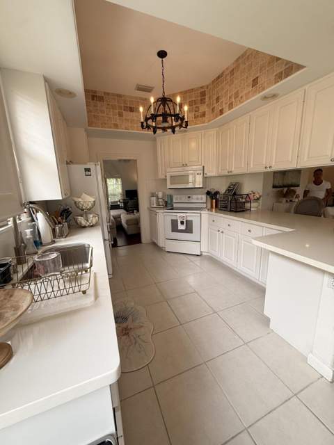 8095 Laborie Lane, Wellington FL - photo 13 of 38