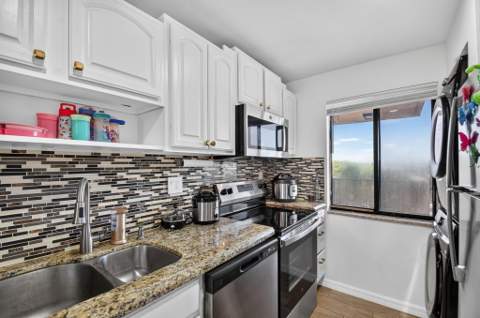 2786 Tennis Club Drive #407, West Palm Beach FL - photo 7 of 34