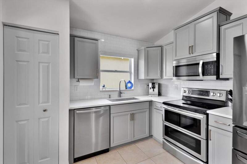 2 bedroom Single Family Residence at 506 SW Indian Key Drive, Lakeforest At St Lucie West Phase V, Port St. Lucie — photo 5