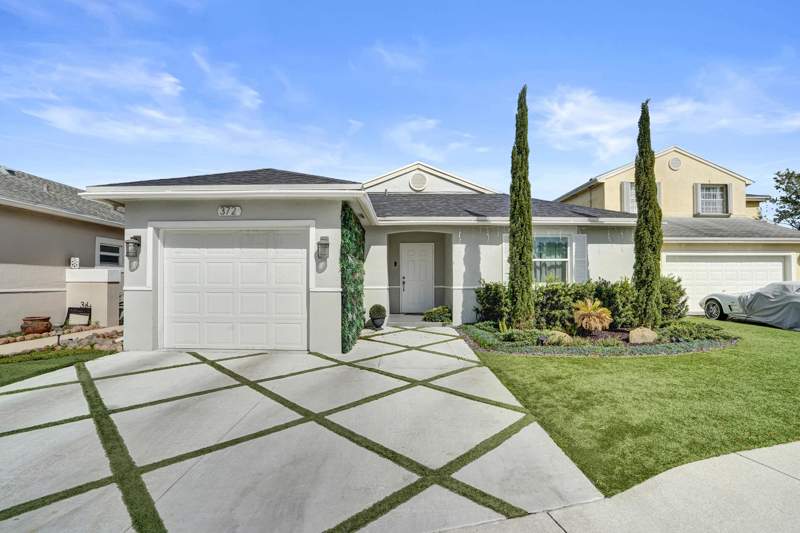 3 bedroom Single Family Residence at 372 W Riverbend Drive #372, New River Estates Section Eight, Sunrise — photo 2