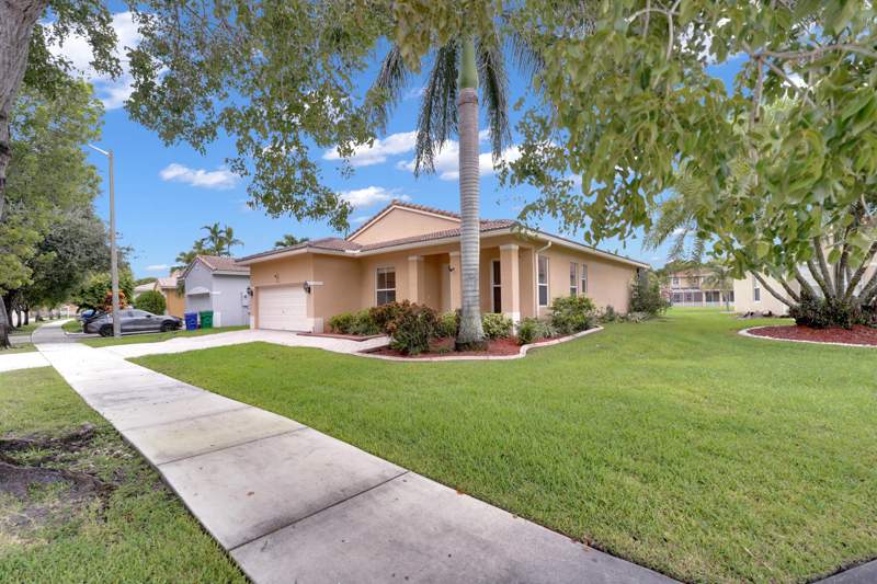4 bedroom Single Family Residence at 2256 SW 131st Terrace, Pod 3 At Monarch Lakes, Miramar — photo 2