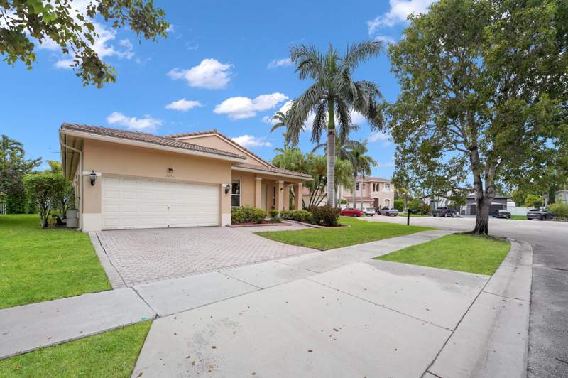 4 bedroom Single Family Residence at 2256 SW 131st Terrace, Pod 3 At Monarch Lakes, Miramar — photo 3