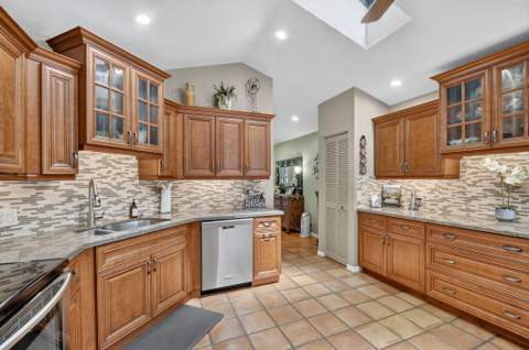 6097 Bay Isles Drive, Boynton Beach FL - photo 8 of 57