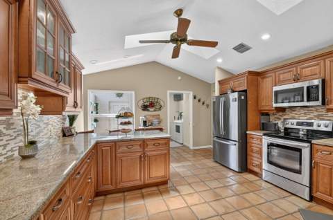 6097 Bay Isles Drive, Boynton Beach FL - photo 10 of 57