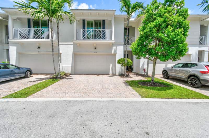 3 bedroom Townhouse at 7239 Oxford Court, Southampton, Palm Beach Gardens — photo 2