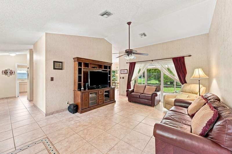 4 bedroom Single Family Residence at 2111 NW 86th Way, Breezewood, Coral Springs — photo 5