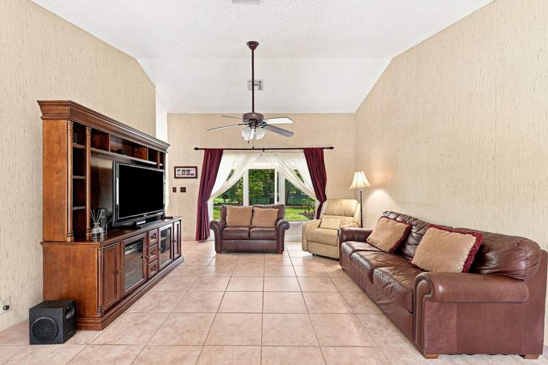4 bedroom Single Family Residence at 2111 NW 86th Way, Breezewood, Coral Springs — photo 4