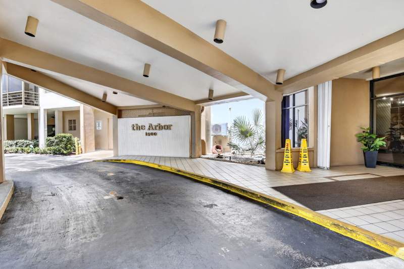 2 bedroom Condominium at 1400 Saint Charles Place #313, Park Place Condominium No One, Pembroke Pines — photo 2