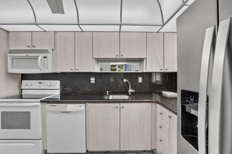 1400 Saint Charles Place #313, Pembroke Pines FL - photo 12 of 33